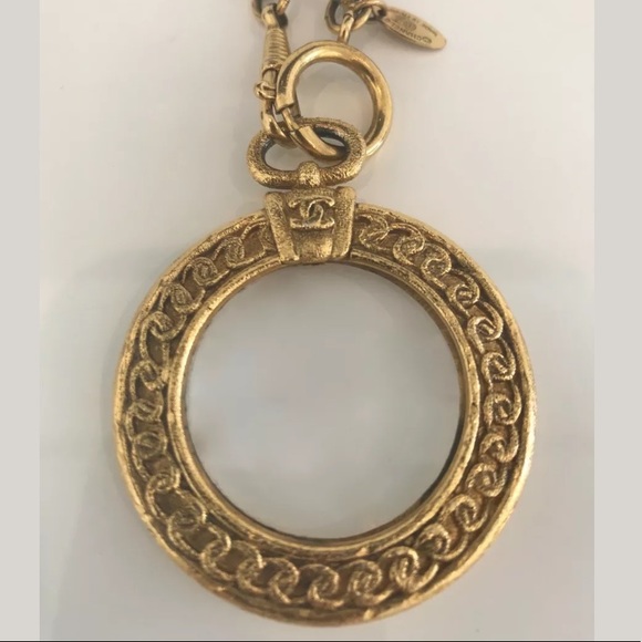 CHANEL MAGNIFYING GLASS MEDALLION NECKLACE NWOTS! - Picture 8 of 15